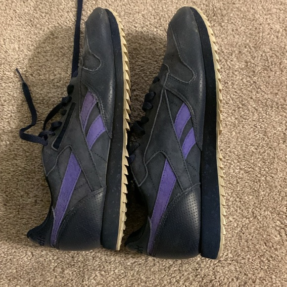 Reebok Sneakers - Size 9 - Picture 3 of 5